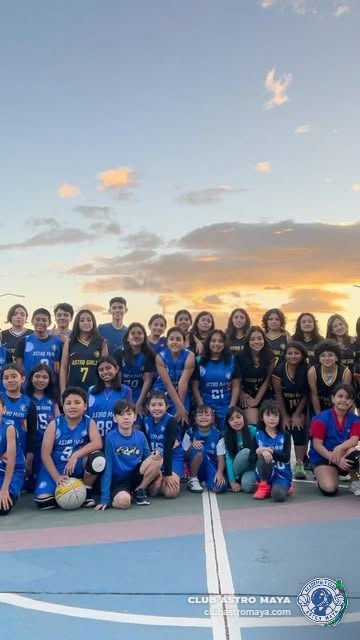 Atletas del club reunidos al final de la jornada