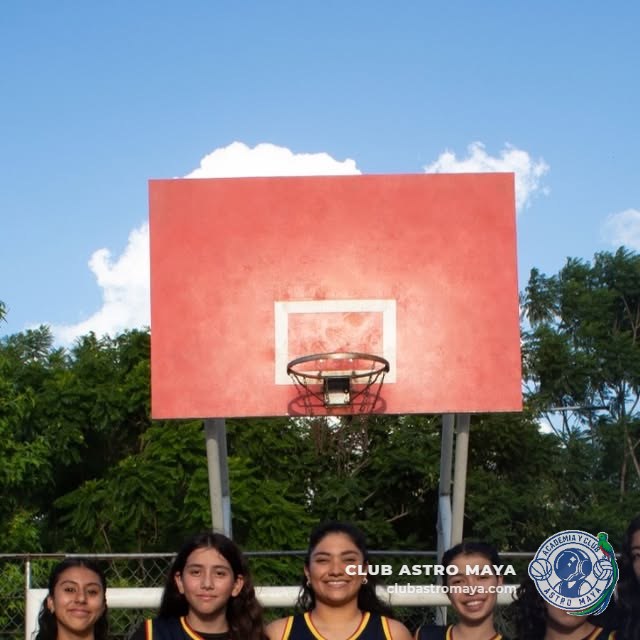 Equipo de voleibol del club en la cancha